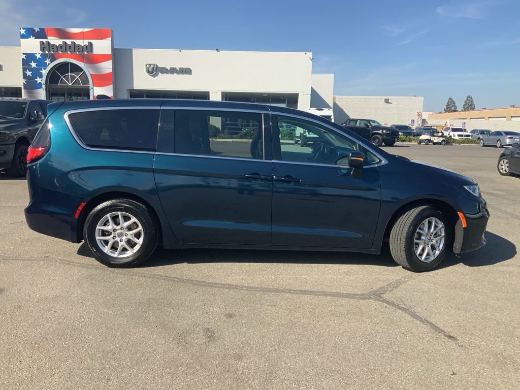 Certified 2023 Chrysler Pacifica Touring-L image 10