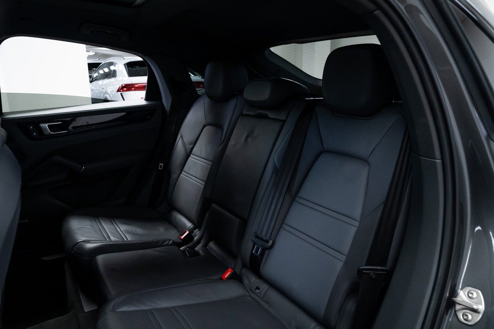 Used 2022 Porsche Cayenne Coupe image 21