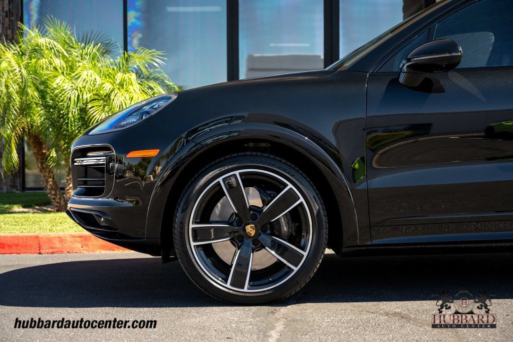Used 2023 Porsche Cayenne Turbo AWD/4WD image 32