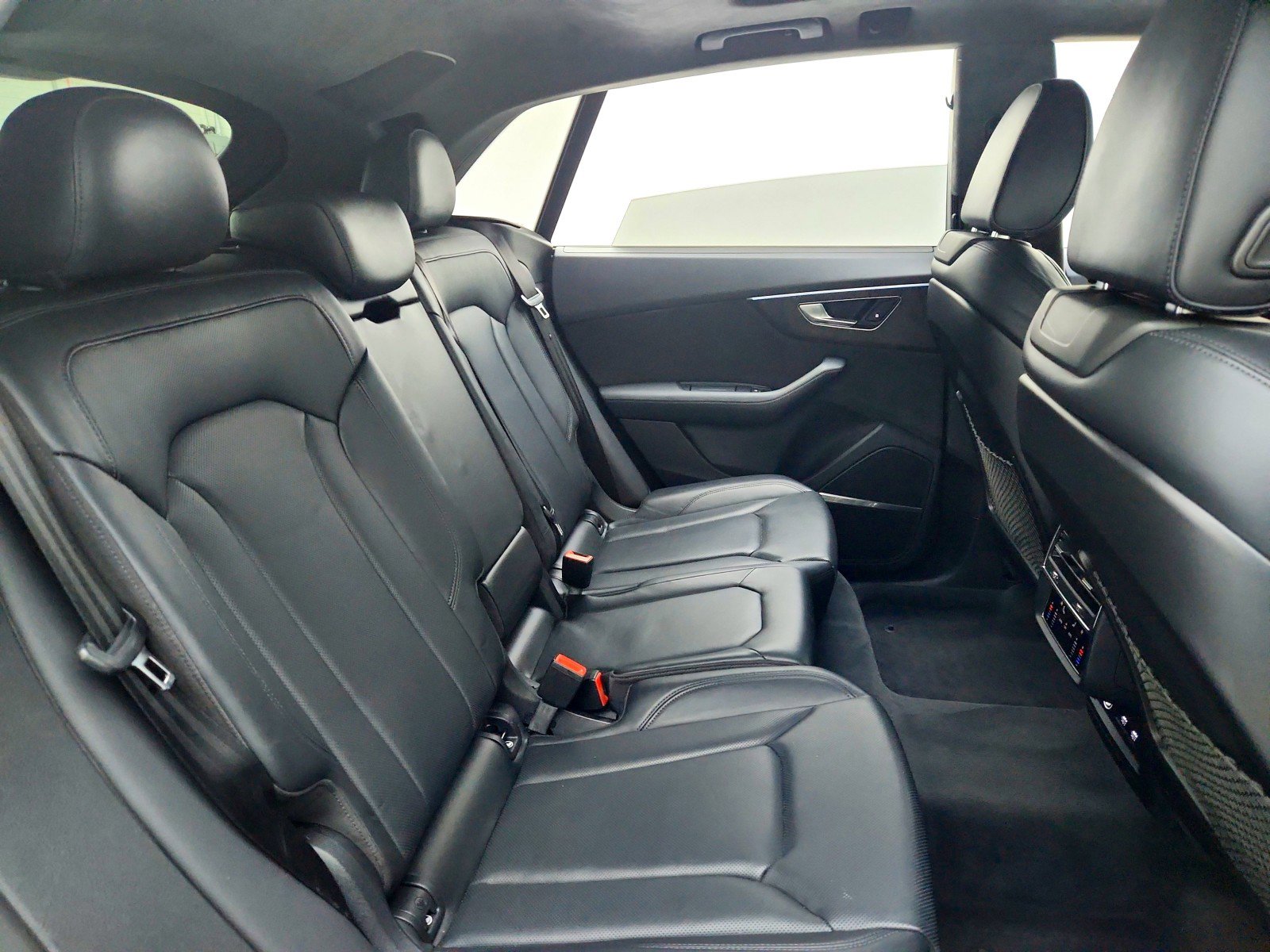 Used 2019 Audi Q8 Prestige w/ Luxury Package image 27