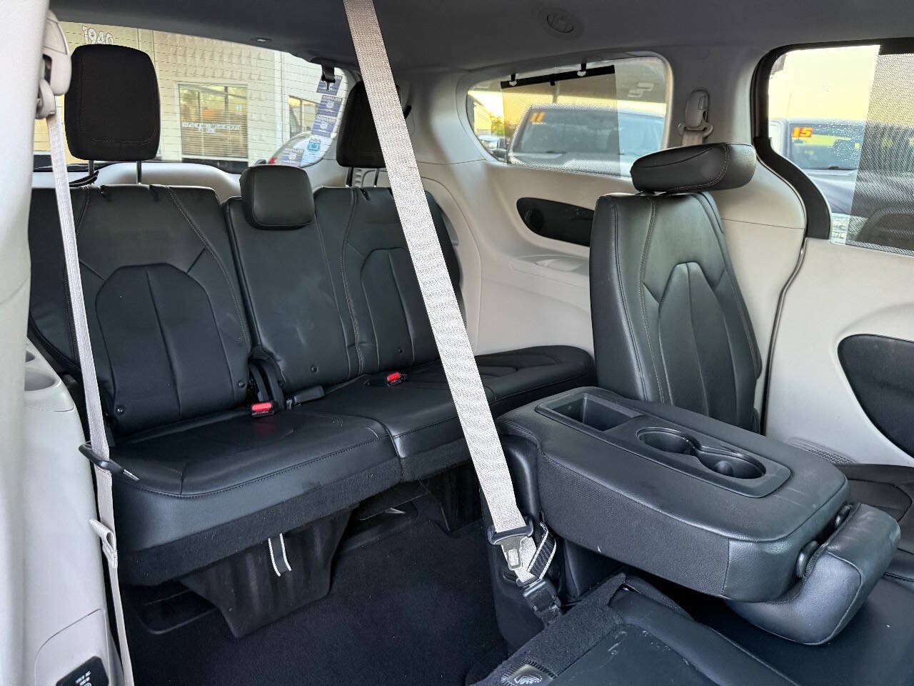 Used 2017 Chrysler Pacifica Touring-L Plus w/ Advanced Safetytec Group FWD image 14