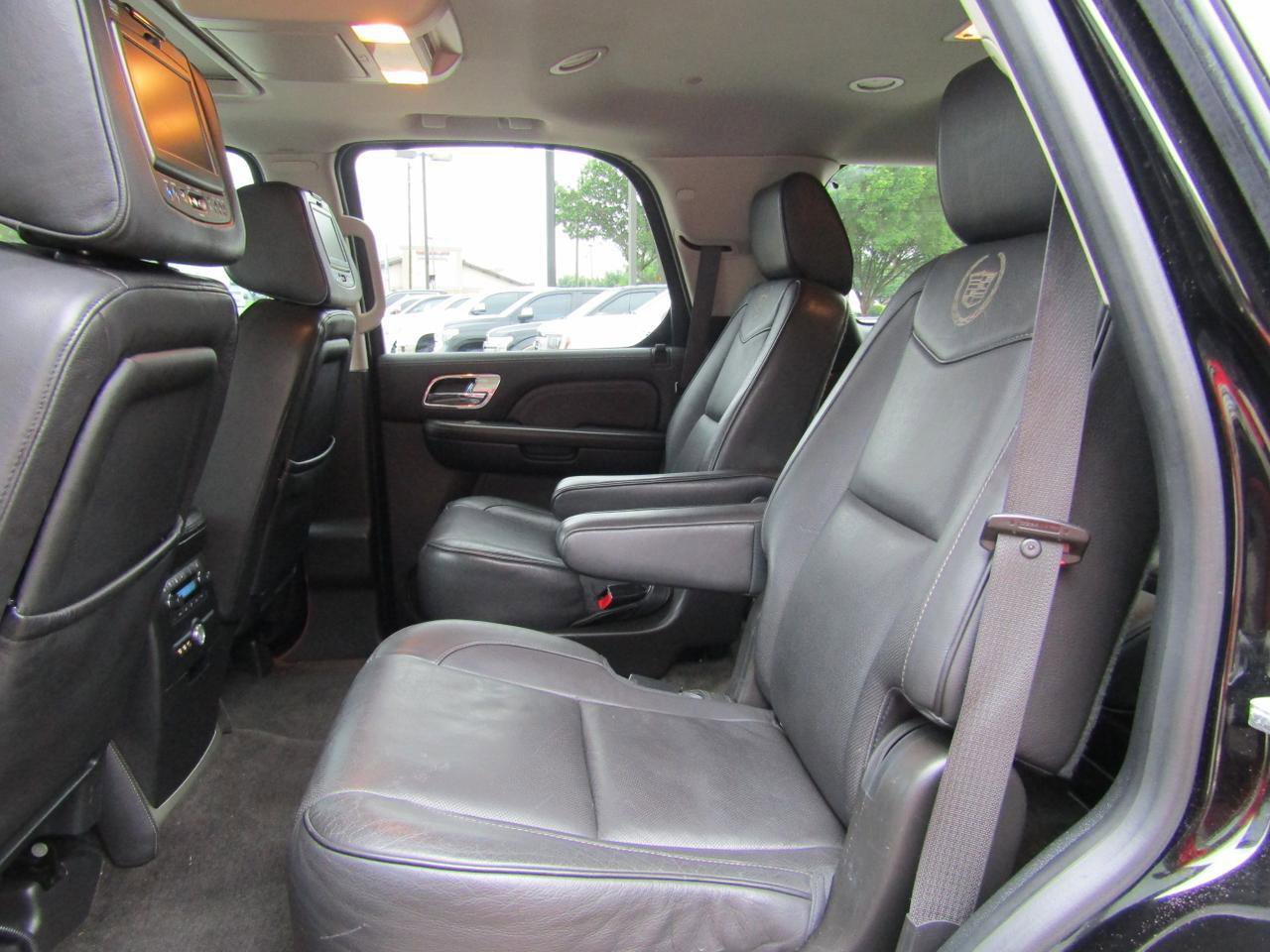 Used 2013 Cadillac Escalade Platinum RWD image 10