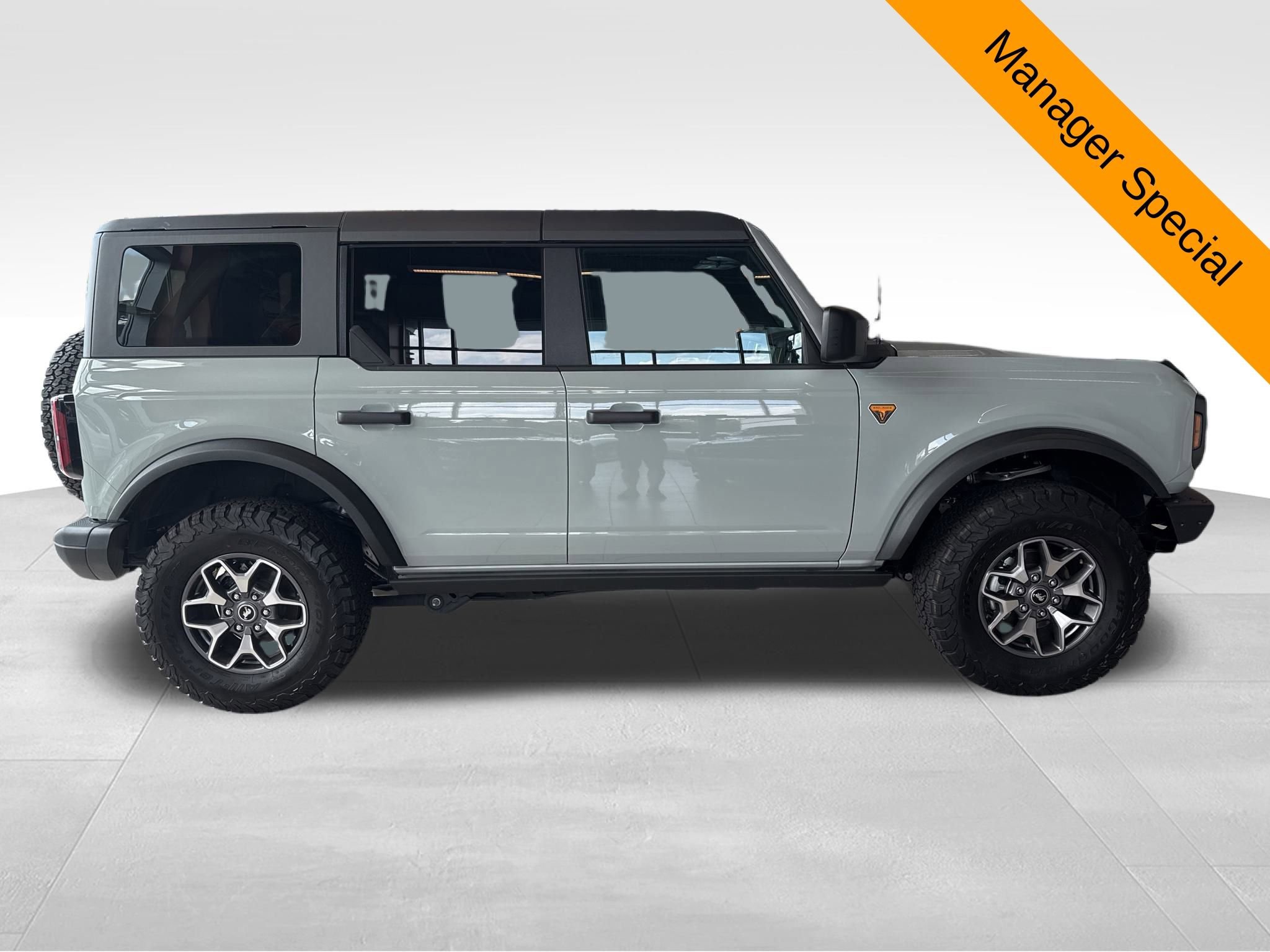 Used 2024 Ford Bronco Badlands image 1