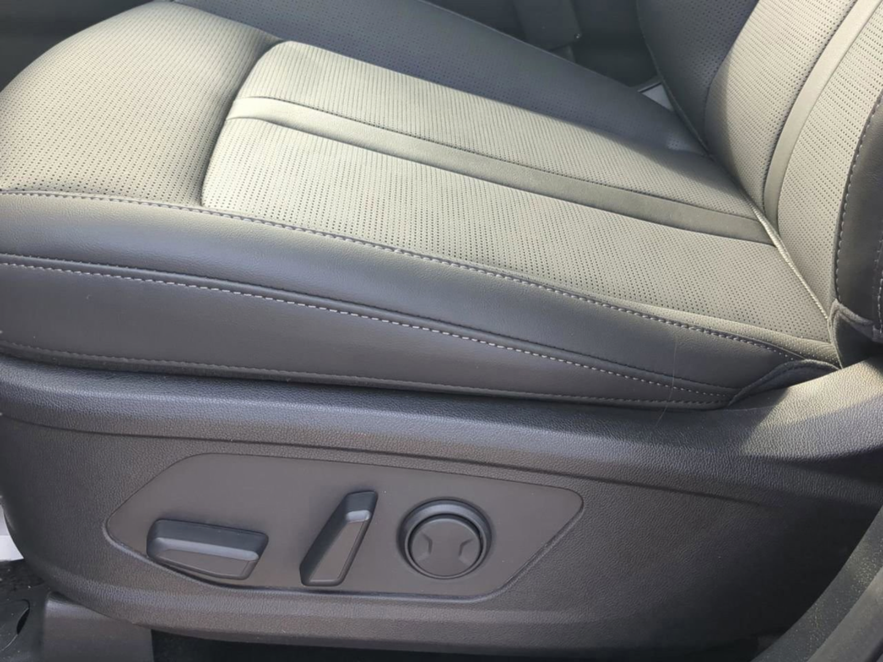 New 2026 Kia Sorento S w/ S Panoramic Sunroof Package FWD image 22