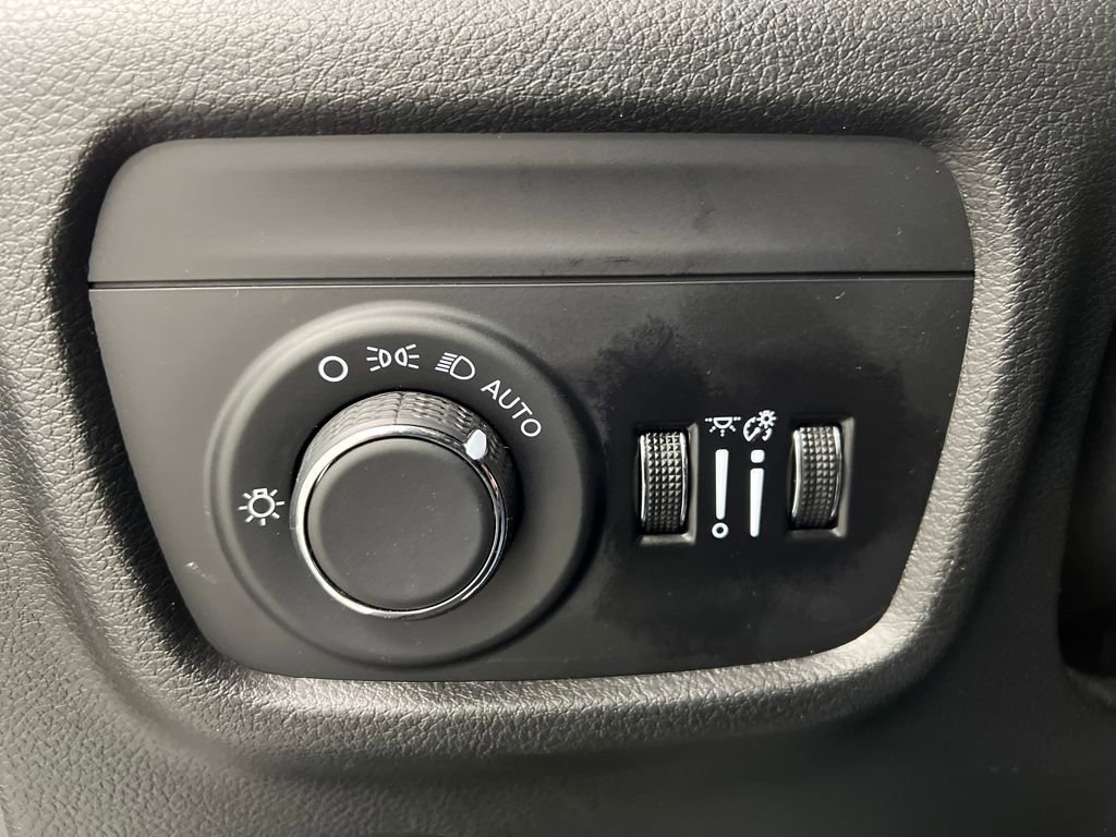 Used 2024 Jeep Grand Cherokee L Laredo image 48