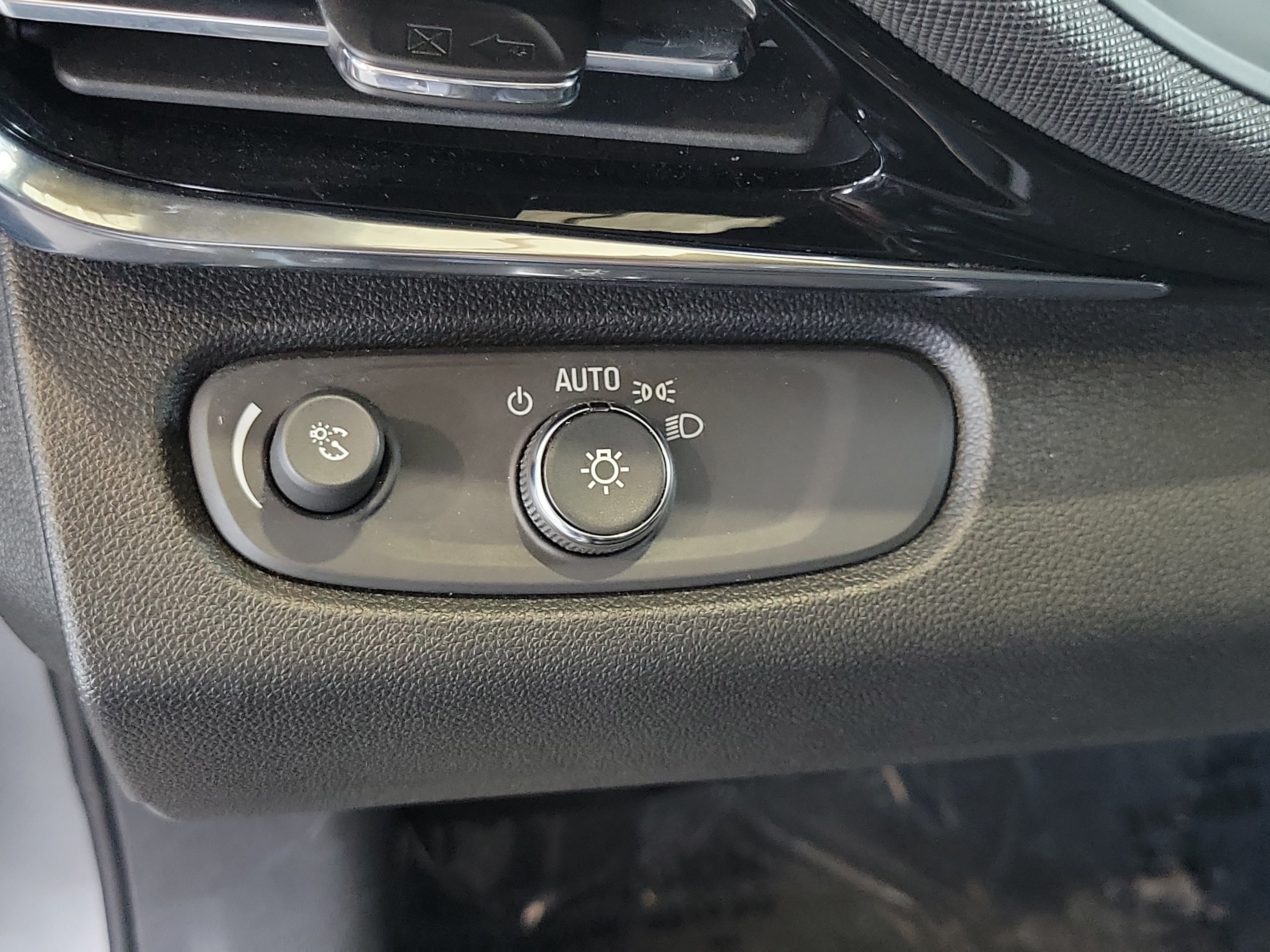 Used 2024 Buick Envista Sport Touring w/ Convenience I Package FWD image 21