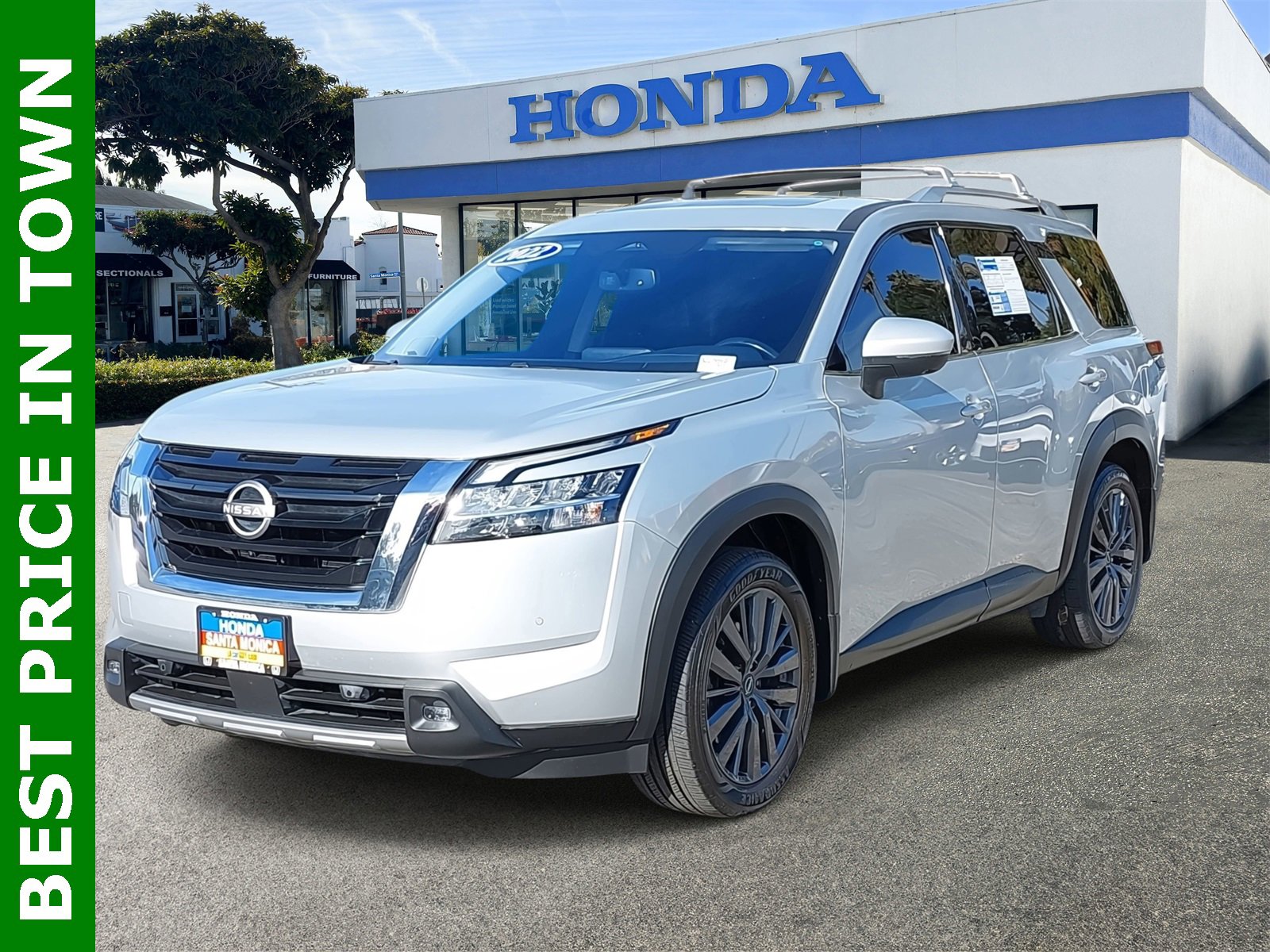 Used 2022 Nissan Pathfinder SL w/ SL Premium Package image 1