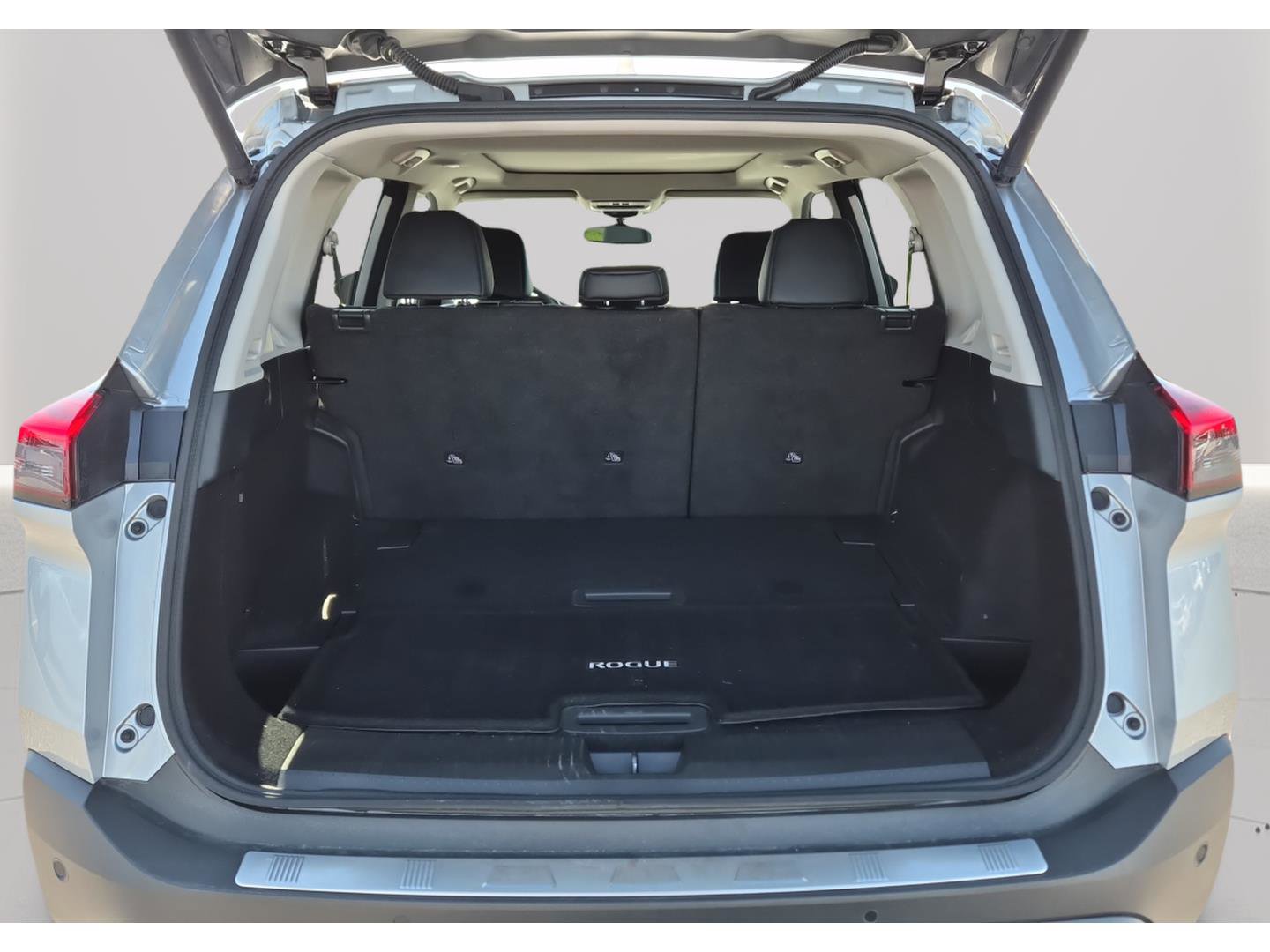 Used 2021 Nissan Rogue SL w/ Premium Package image 9