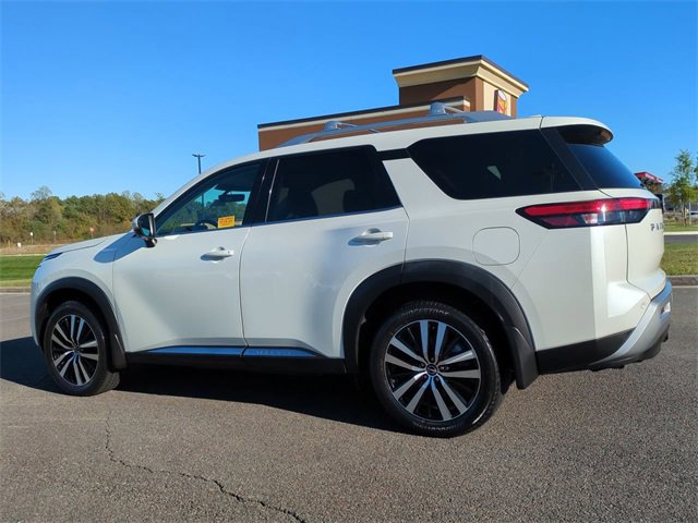 Used 2024 Nissan Pathfinder Platinum w/ Cargo Package image 6
