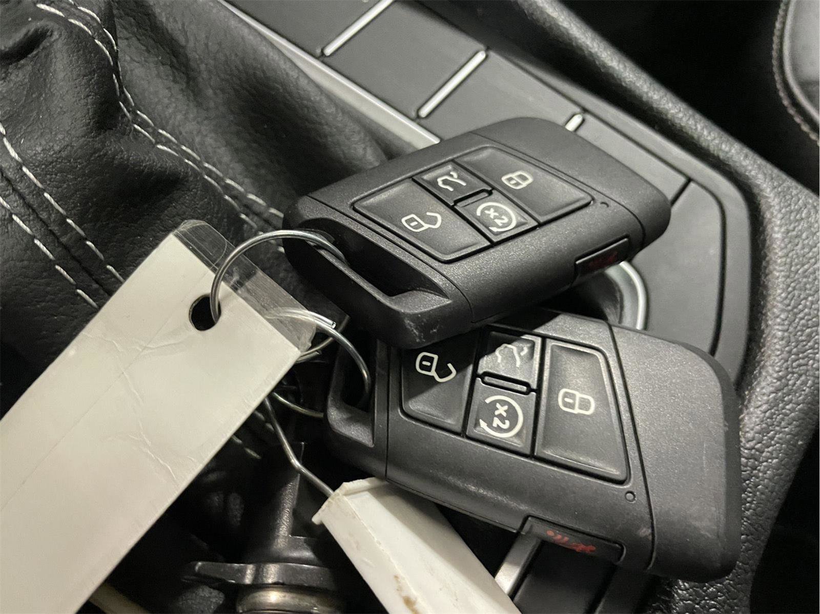 Used 2025 Volkswagen Jetta SE image 30