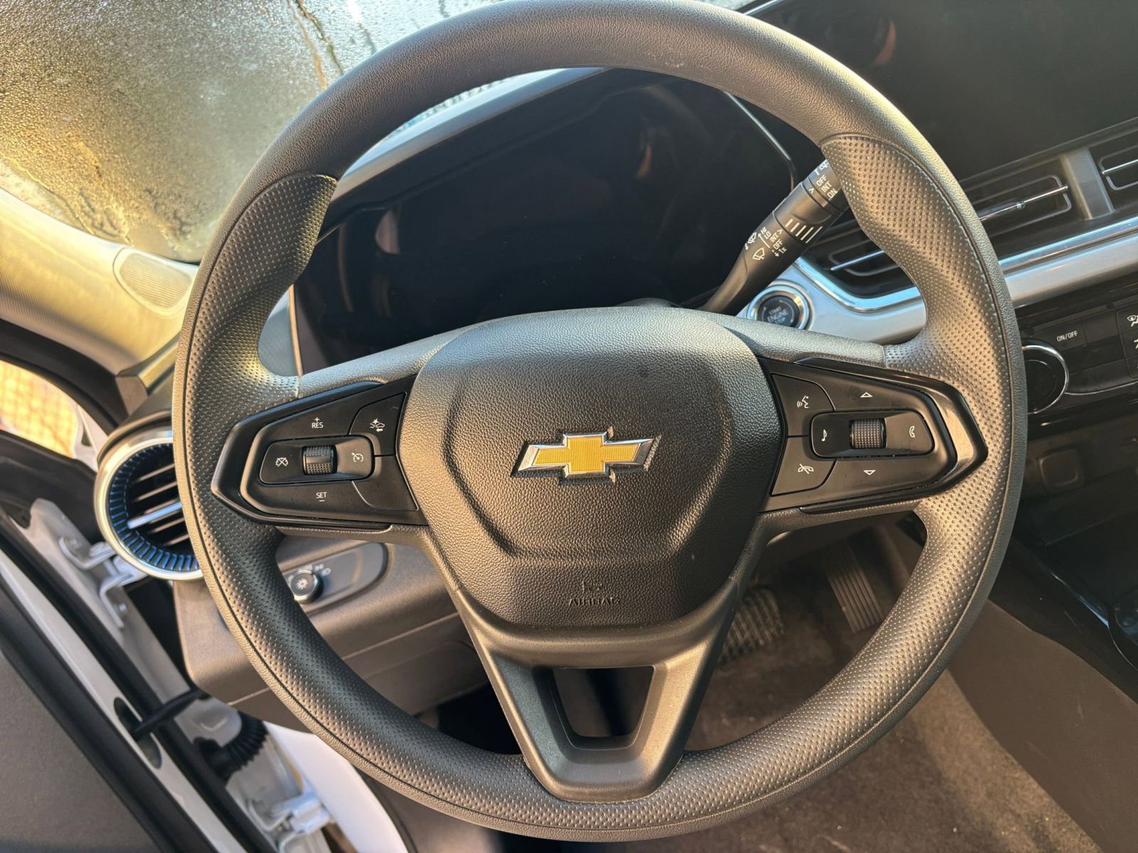 Used 2025 Chevrolet Trax LT image 28