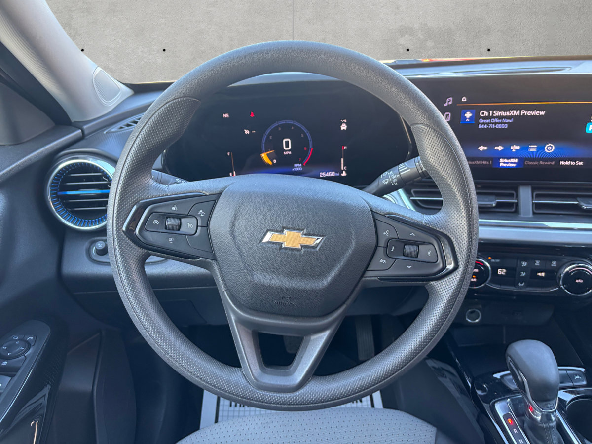 Used 2025 Chevrolet Trax LT image 25