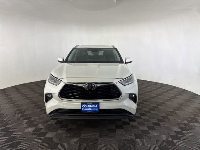 Used 2021 Toyota Highlander Limited image 3