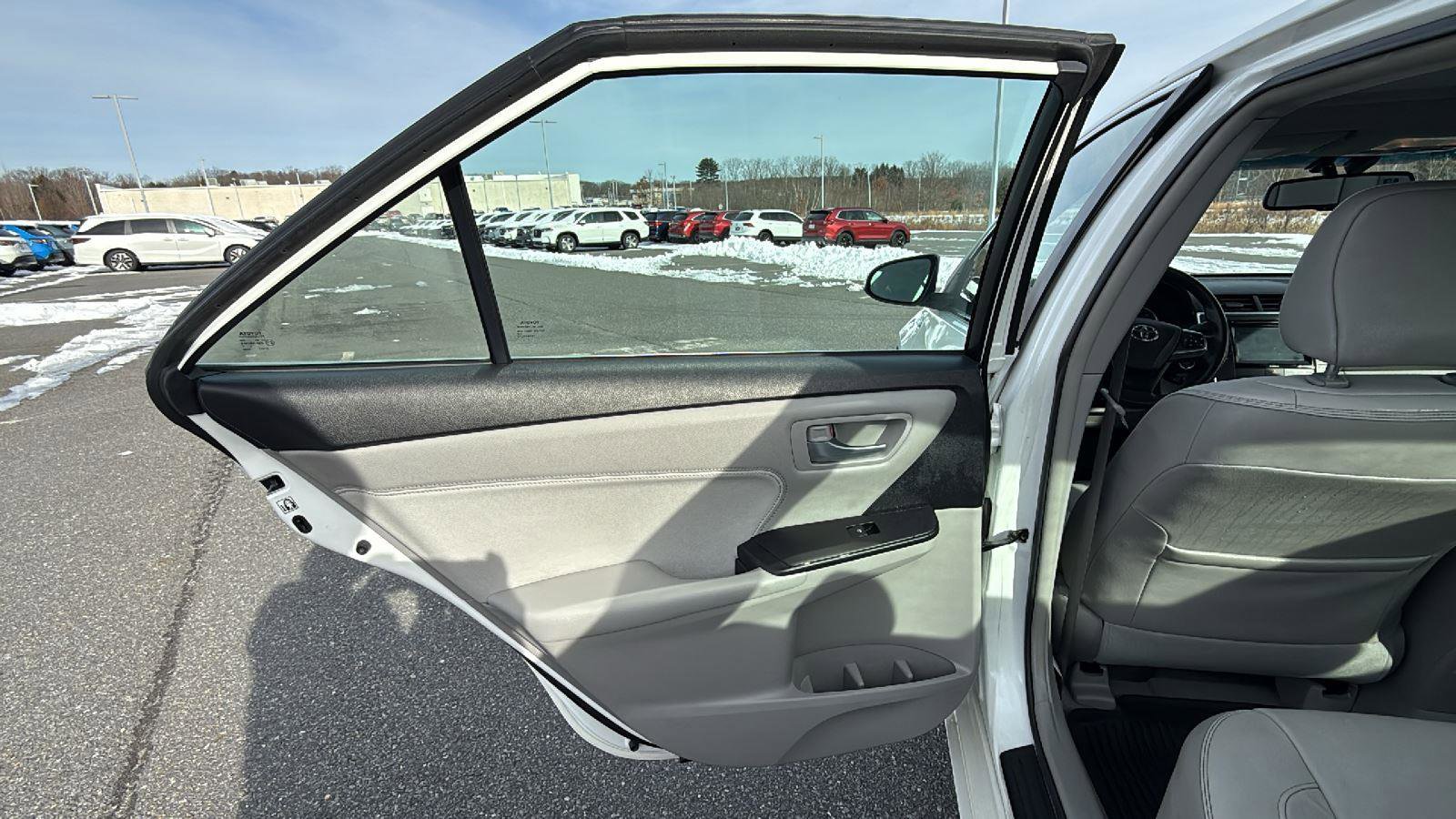 Used 2016 Toyota Camry XLE image 21