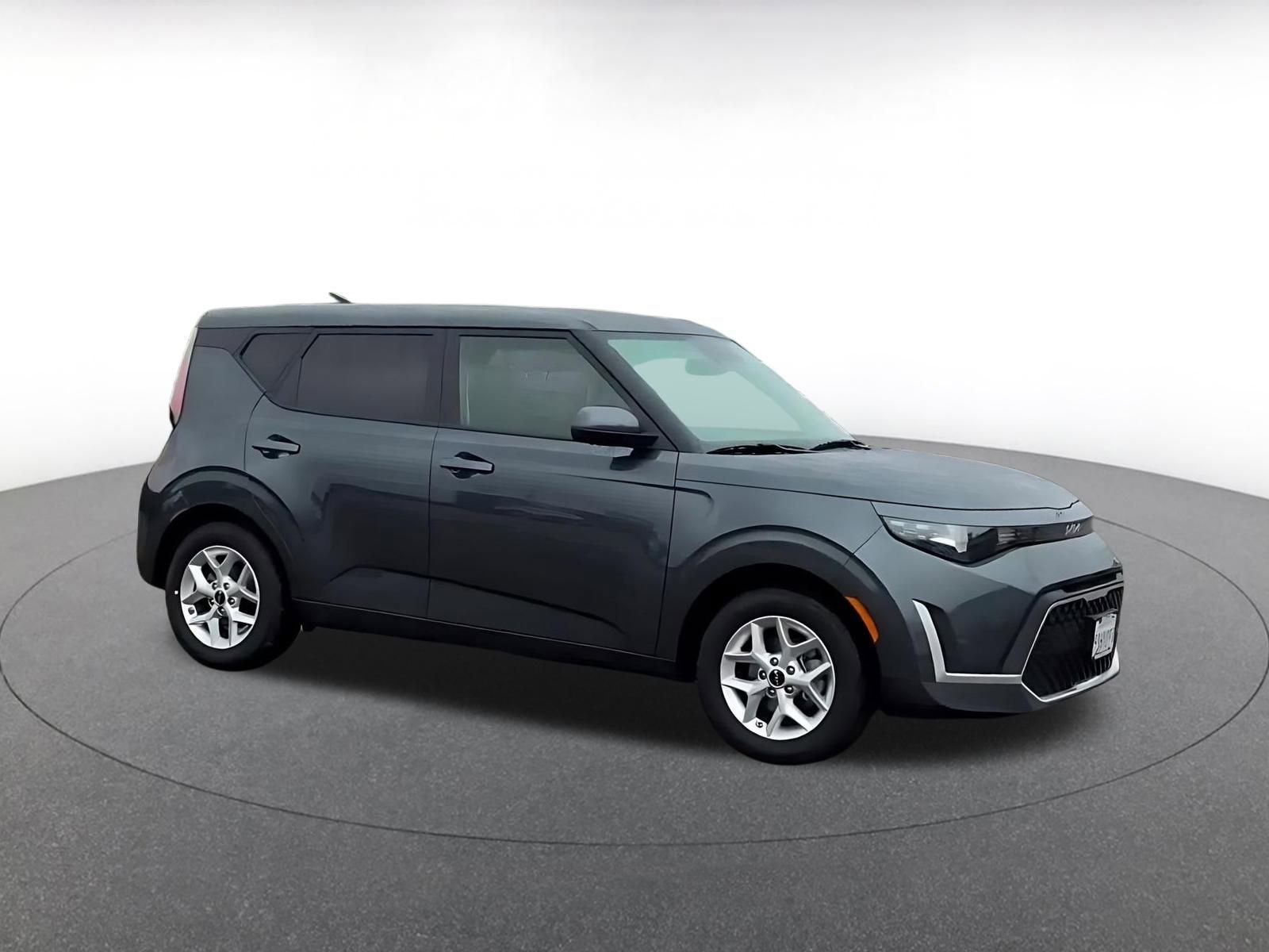 Used 2025 Kia Soul LX w/ LX Technology Package image 2