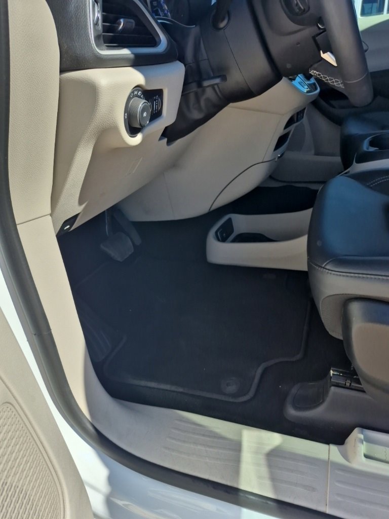 Certified 2024 Chrysler Pacifica Touring-L image 23