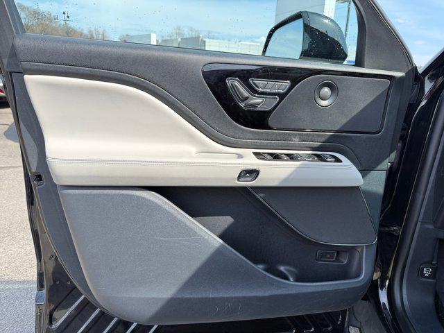 Used 2025 Lincoln Aviator Reserve w/ Jet Appearance Package image 21