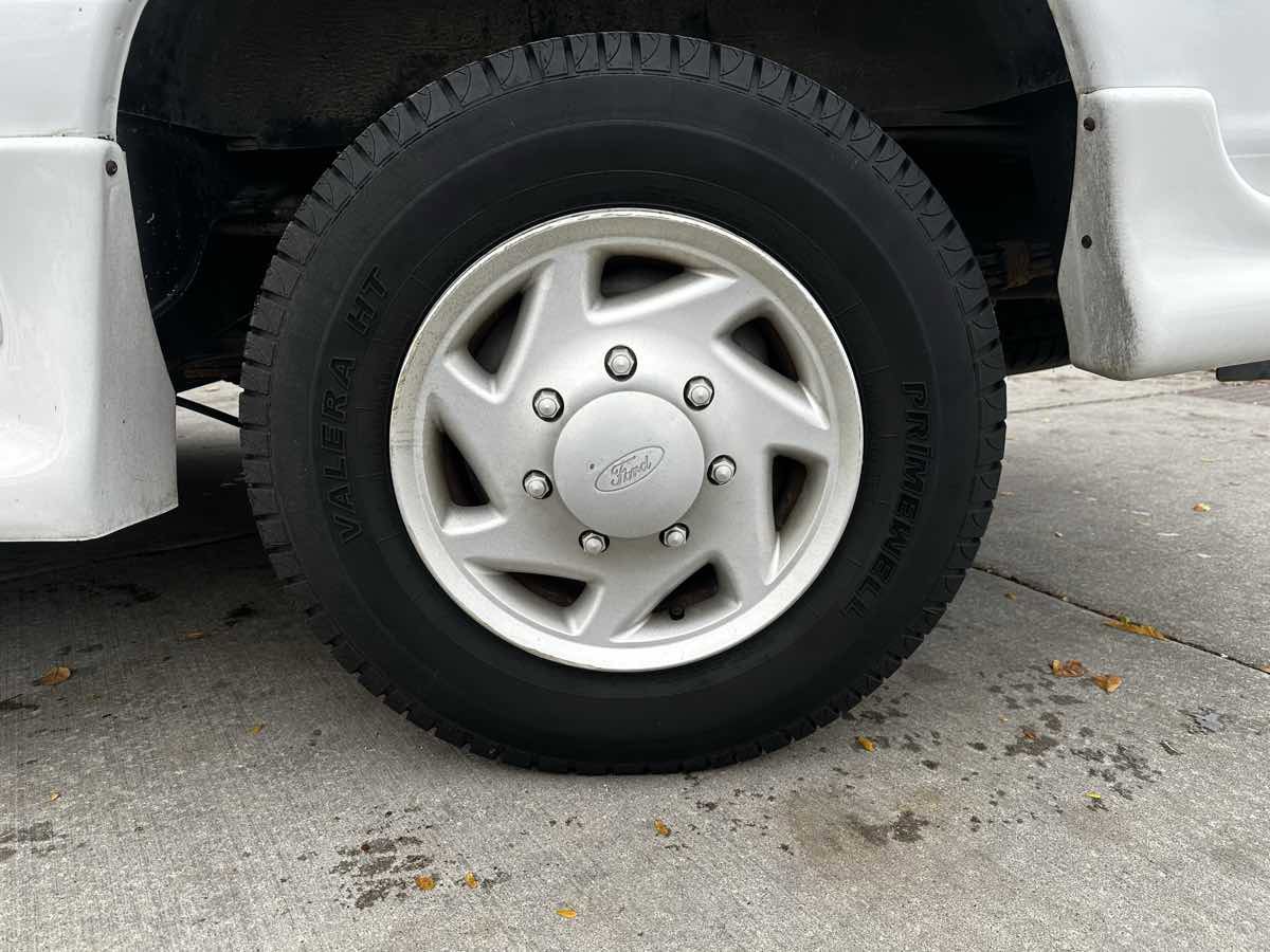 Used 2009 Ford E-150 and Econoline 150 XLT image 7