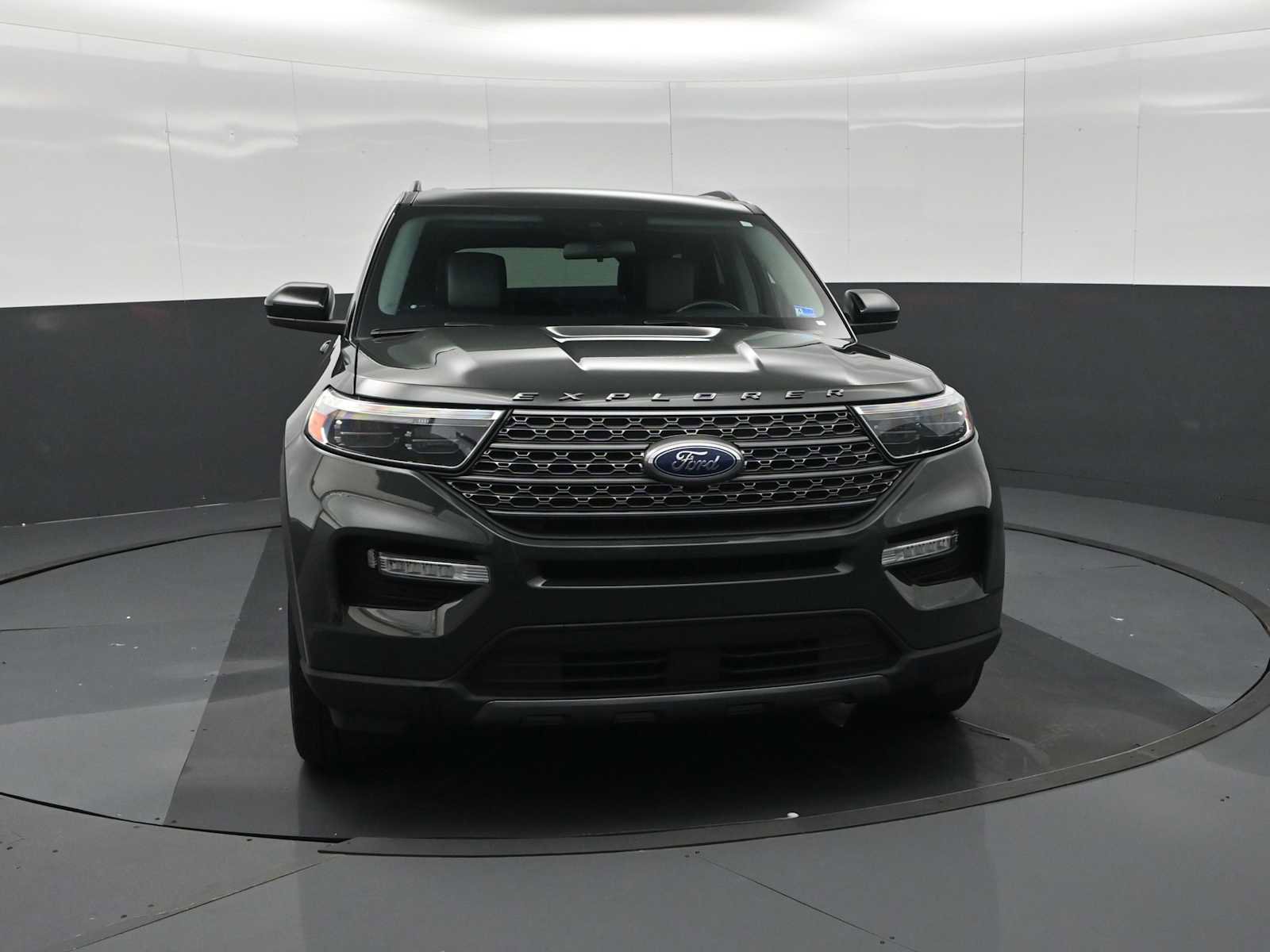 Used 2023 Ford Explorer XLT w/ Equipment Group 202A AWD/4WD image 3