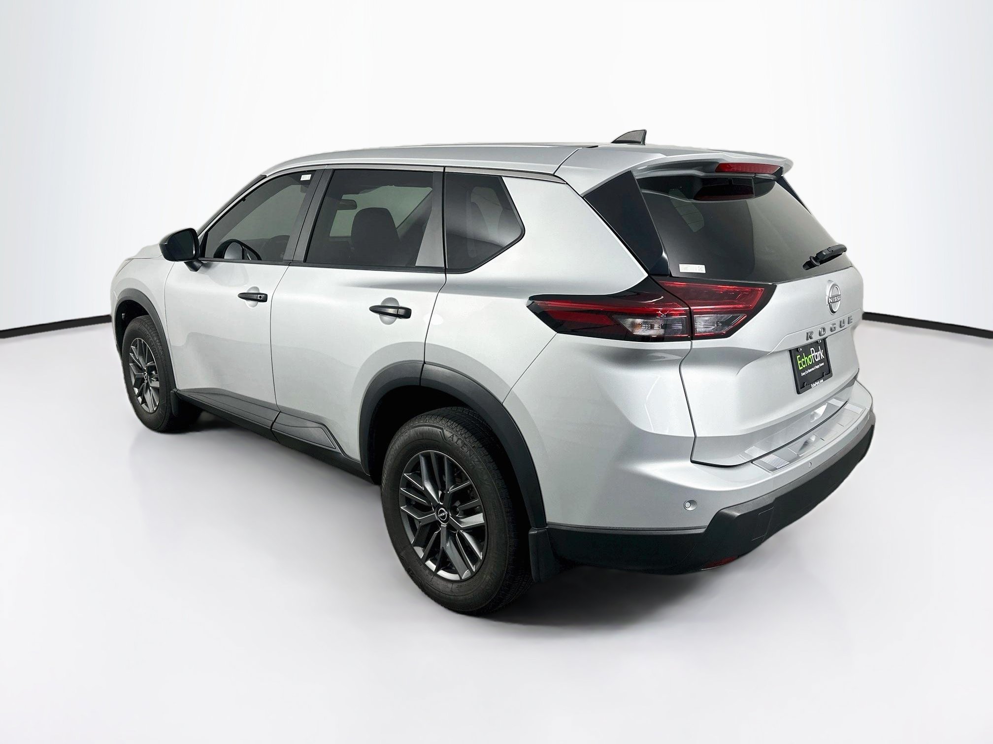 Used 2024 Nissan Rogue S FWD image 5