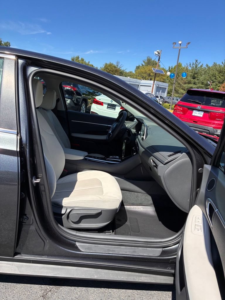 Used 2023 Hyundai Sonata SE w/ Cargo Package FWD image 17