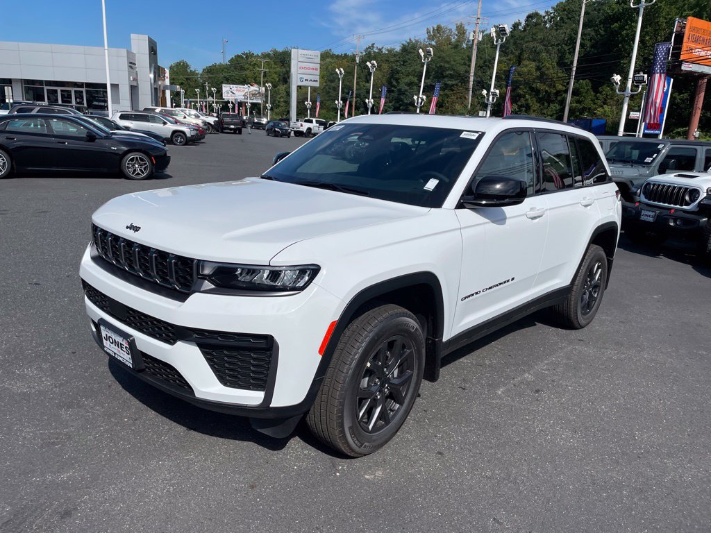 New 2027 Jeep Grand Cherokee Altitude AWD/4WD image 1