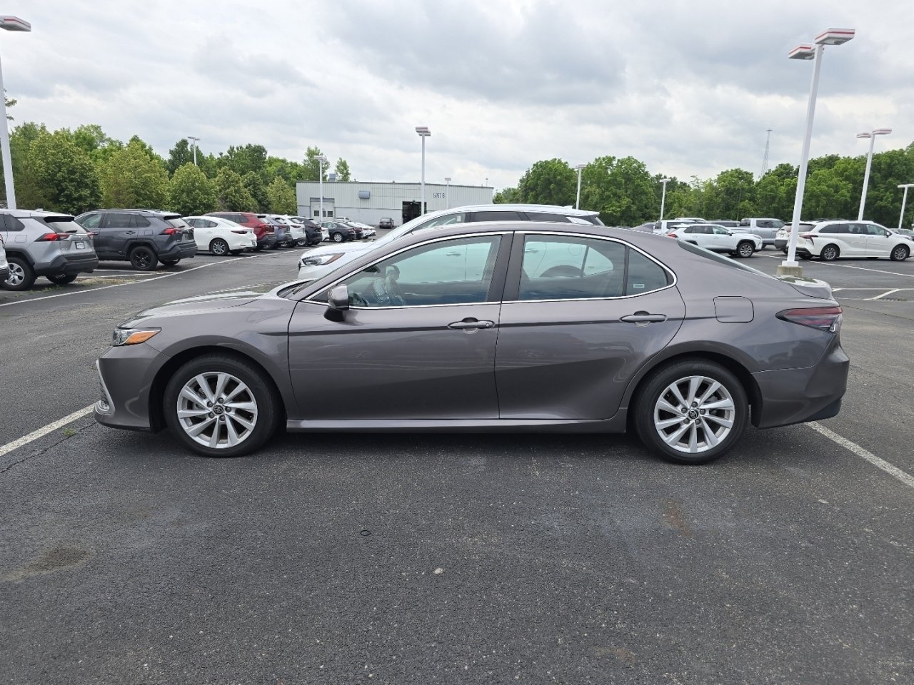 Used 2024 Toyota Camry LE FWD image 8