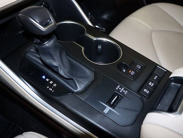 Used 2020 Toyota Highlander XLE image 22
