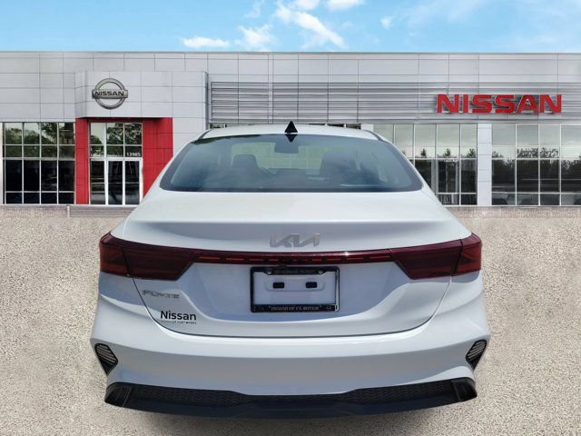 Used 2023 Kia Forte LXS w/ LXS Technology Package FWD image 3