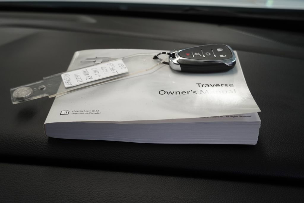 Used 2021 Chevrolet Traverse LT image 42