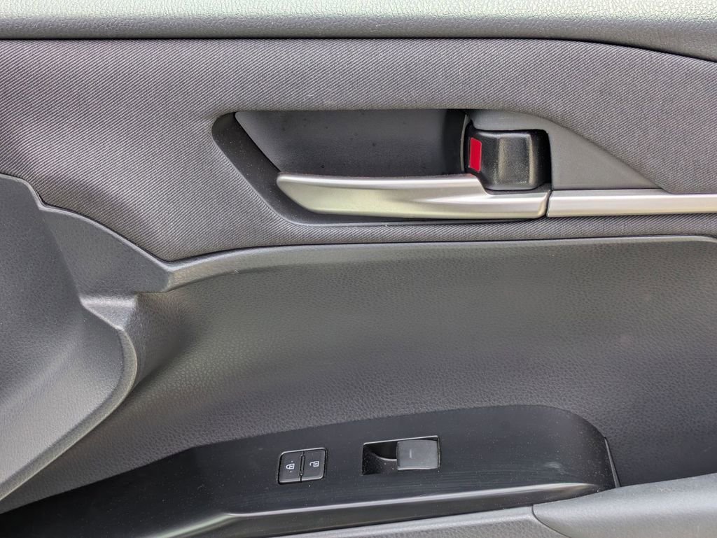 Used 2025 Toyota Camry LE image 32