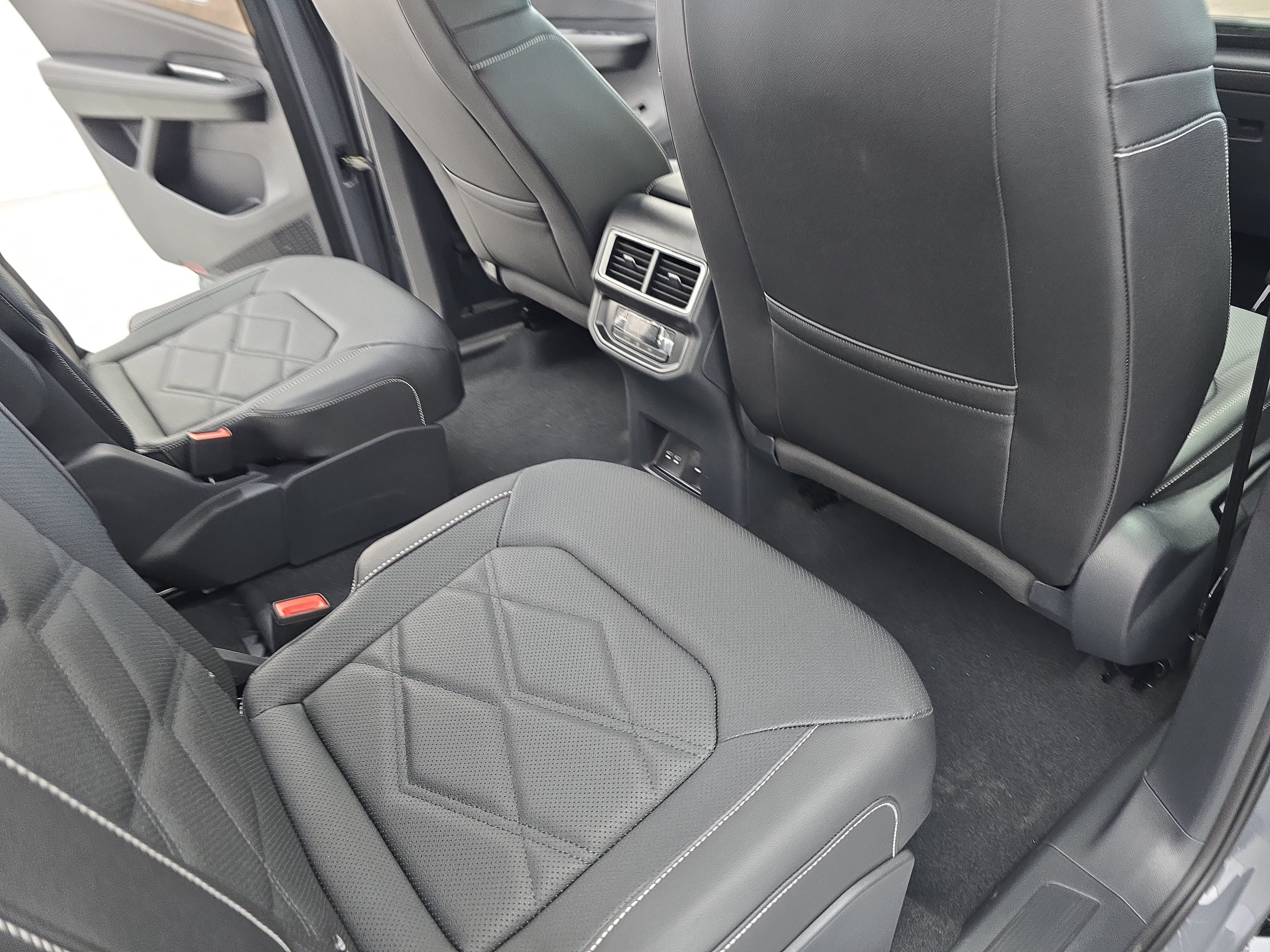 New 2026 Volkswagen Atlas SE FWD image 11