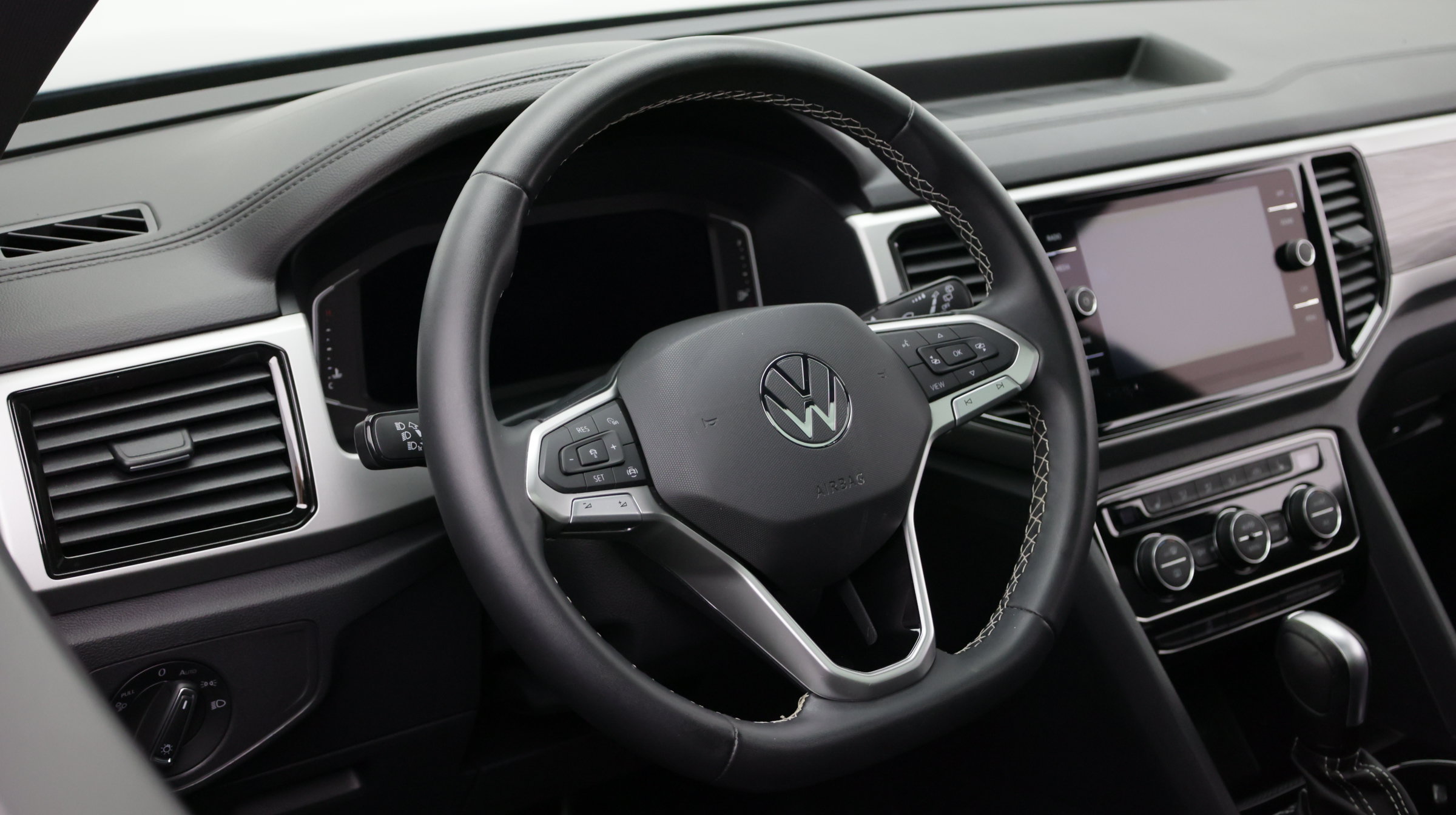 Used 2023 Volkswagen Atlas Cross Sport SE w/ Panoramic Sunroof Package FWD image 10