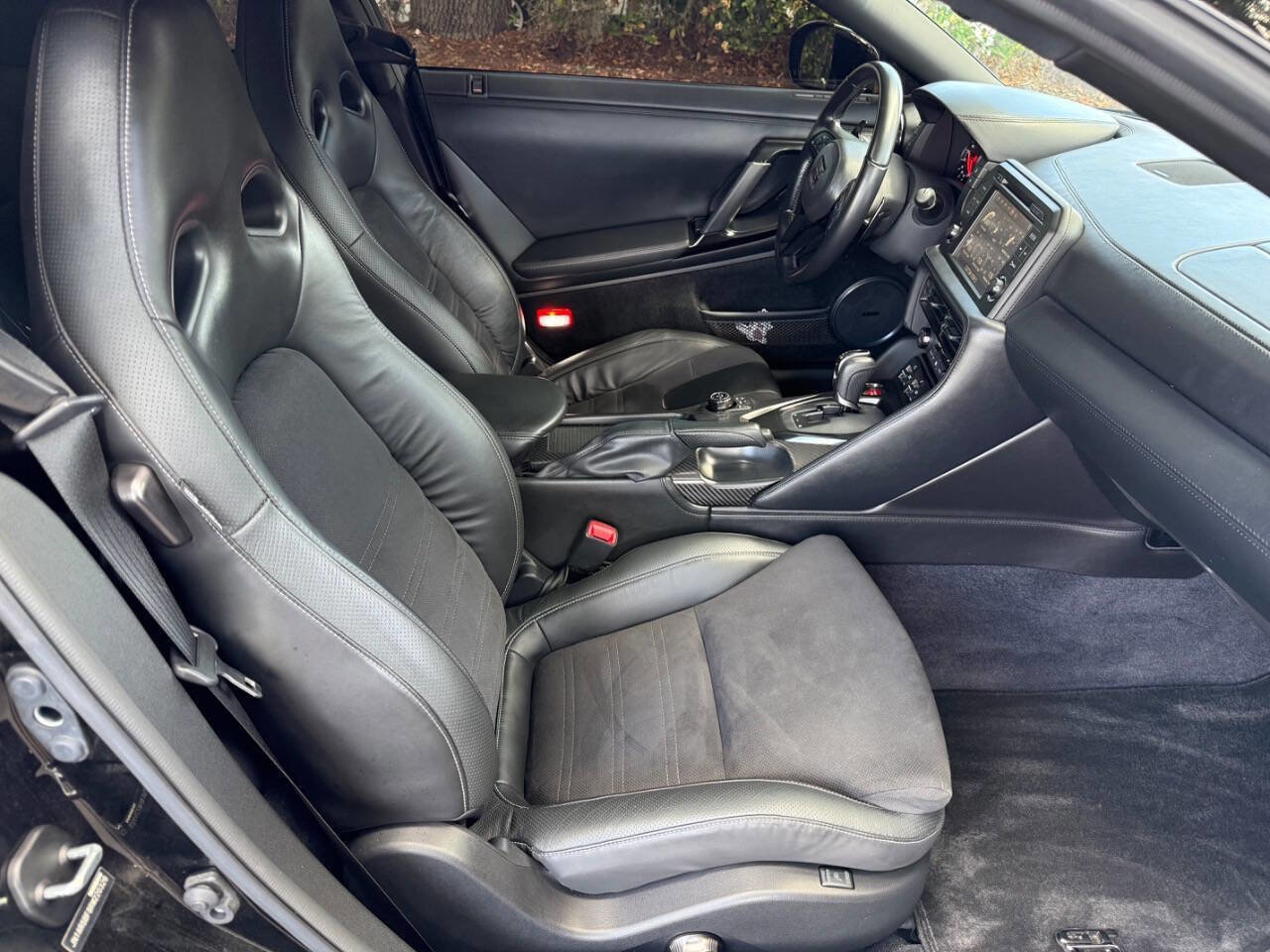 Used 2024 Nissan GT-R Premium w/ Floor Mat Package AWD/4WD image 17