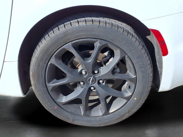 Used 2025 Chrysler Pacifica Limited FWD image 34