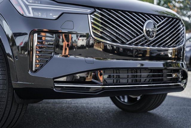New 2026 Volvo XC90 B6 Plus w/ Protection Package Premier image 13