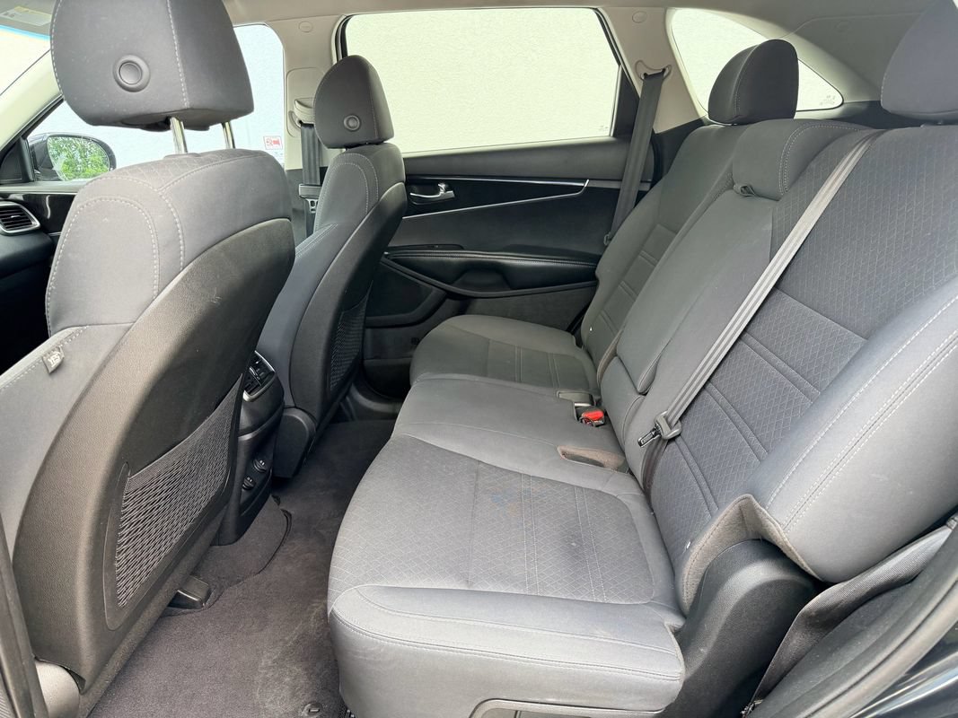 Used 2018 Kia Sorento FWD image 13