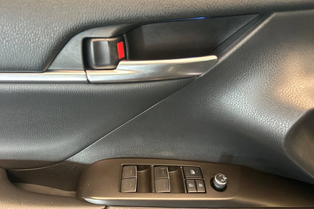 Used 2021 Toyota Camry XLE w/ Navigation Package FWD image 11