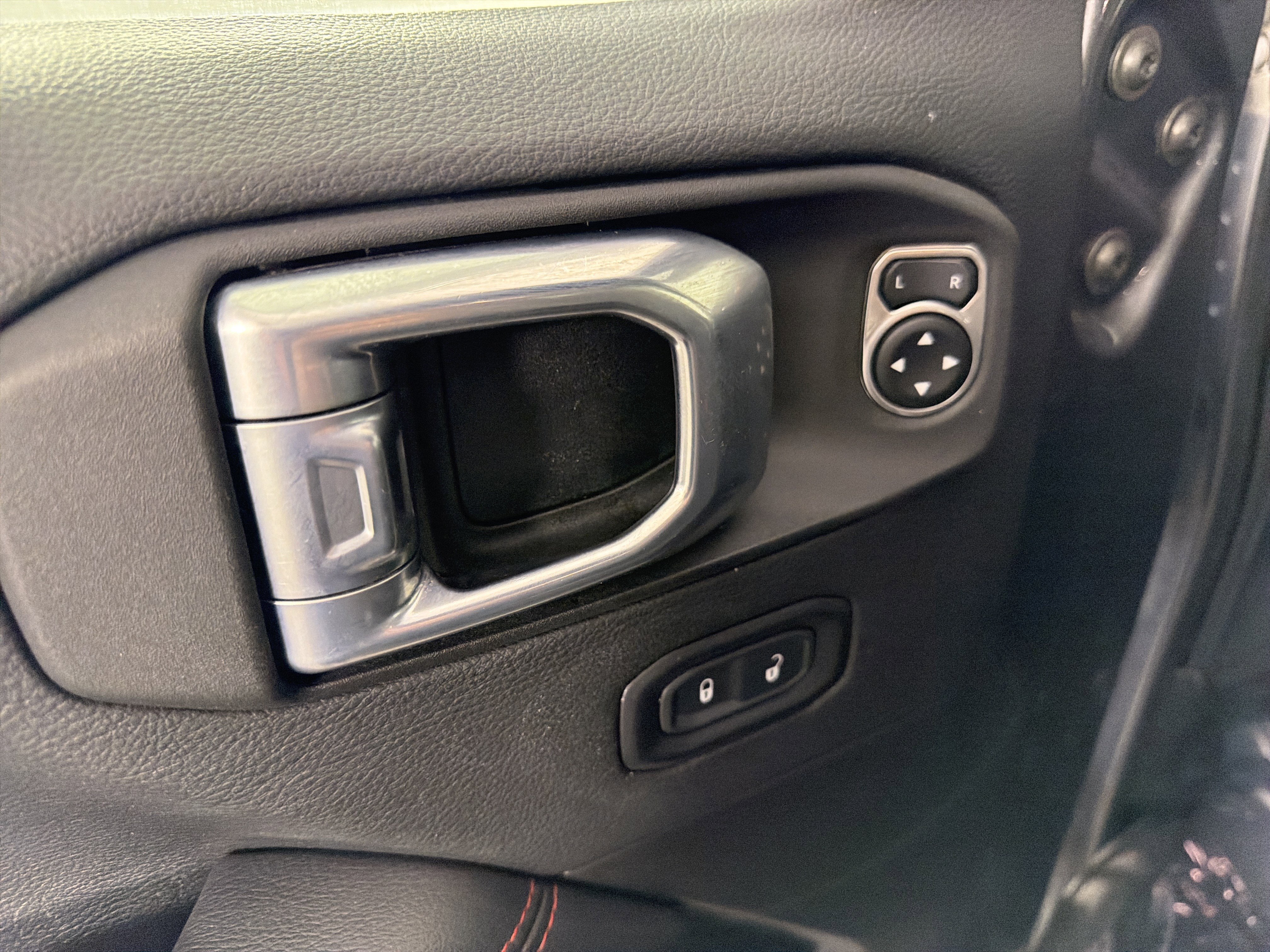 Used 2021 Jeep Gladiator Rubicon AWD/4WD image 8