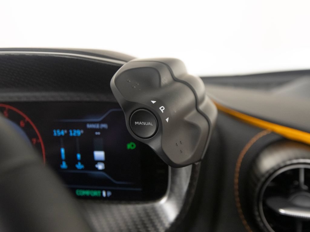 Used 2024 McLaren 750S Spider RWD image 21