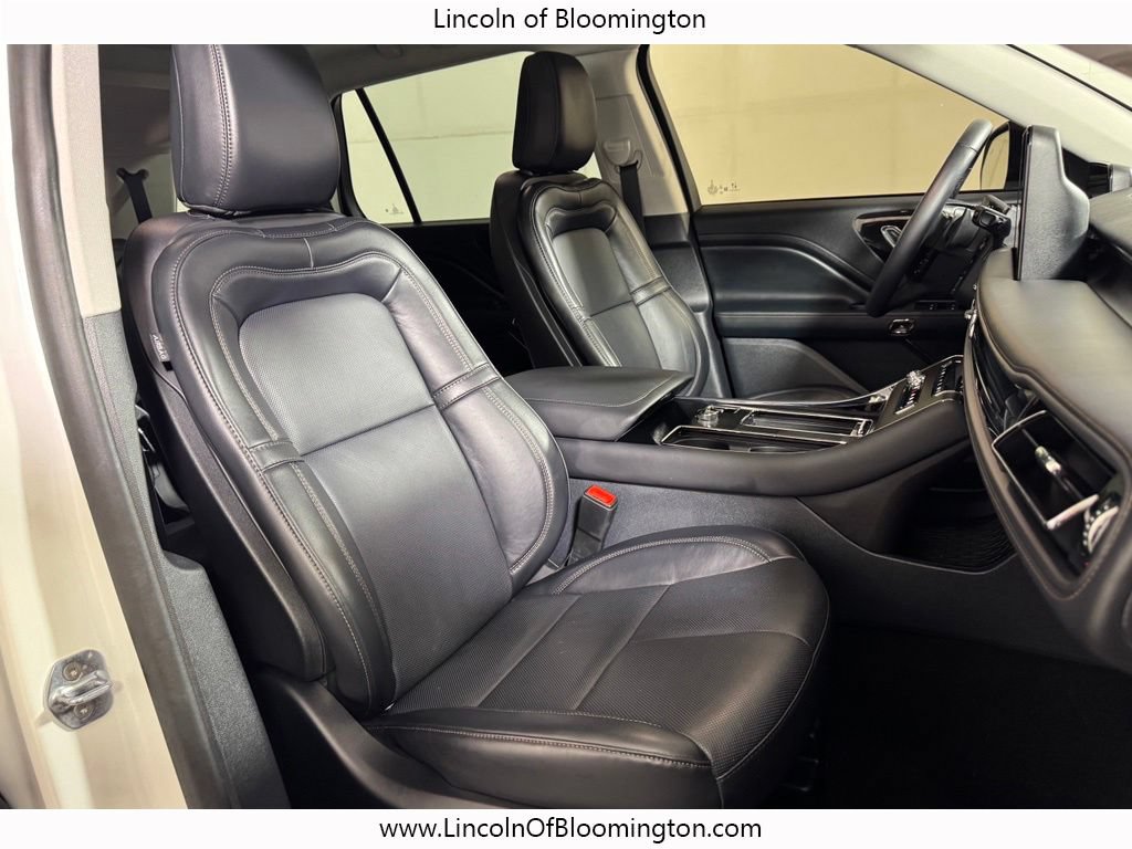 Used 2025 Lincoln Aviator Reserve w/ Jet Appearance Package AWD/4WD image 12