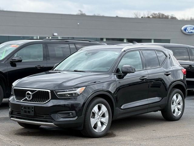 Used 2021 Volvo XC40 T5 Momentum image 32