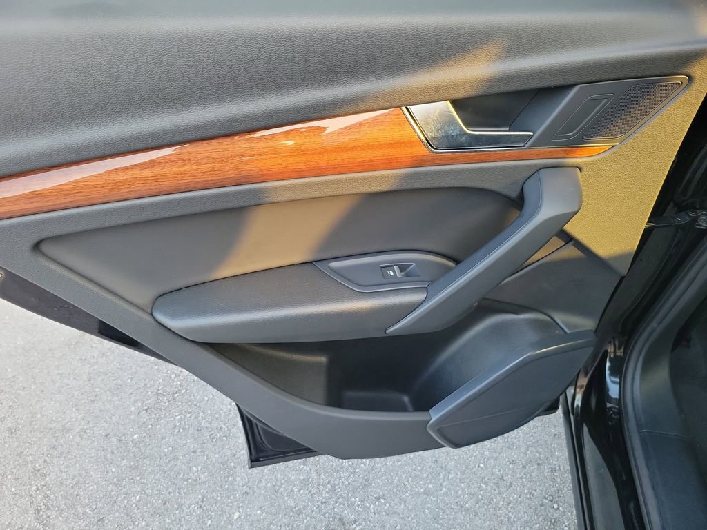 Used 2023 Audi Q5 2.0T Premium w/ Convenience Package image 11