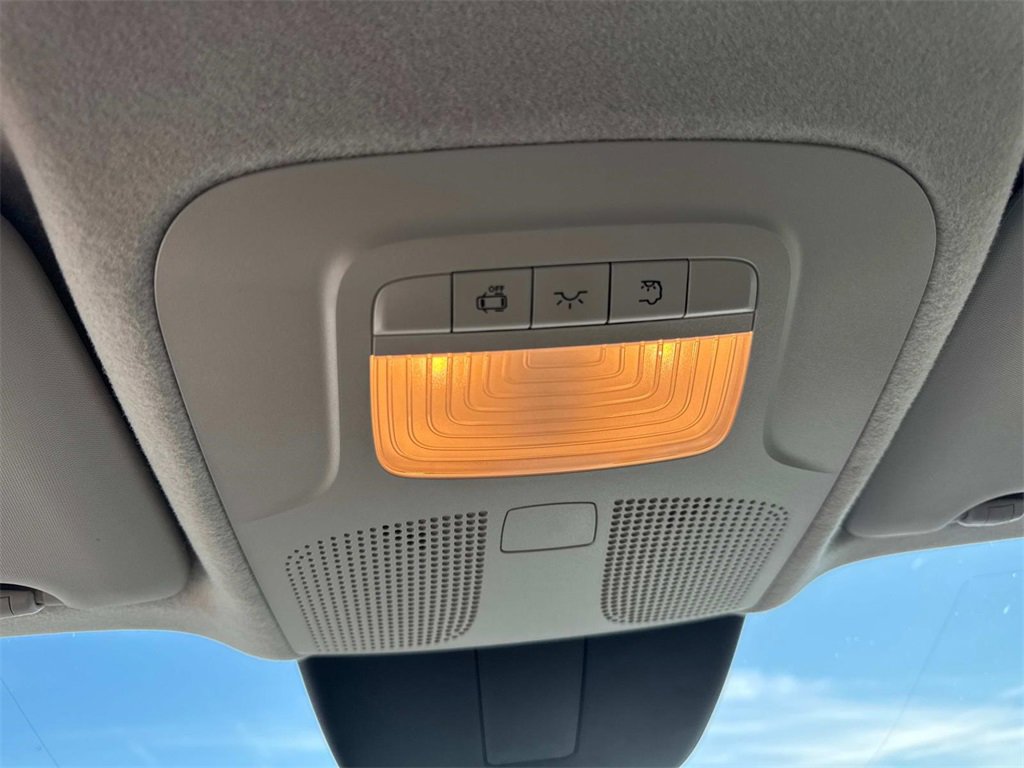 Used 2023 Mercedes-Benz Metris image 18