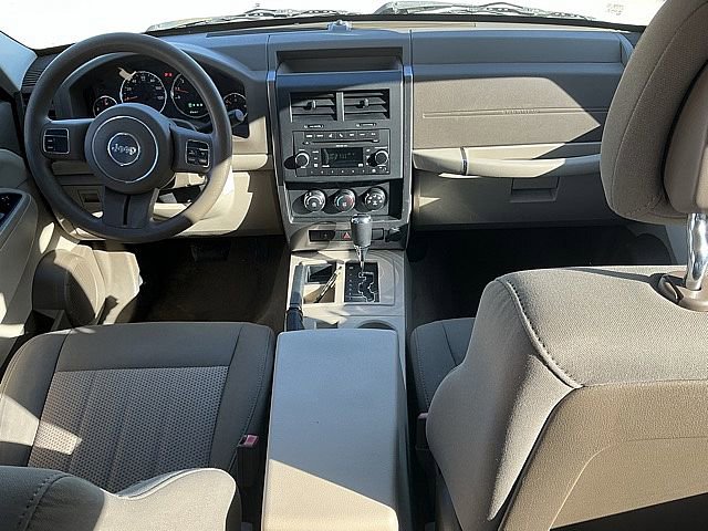 Used 2011 Jeep Liberty Sport image 15