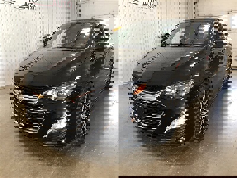 Used 2020 Chevrolet Malibu LT image 2