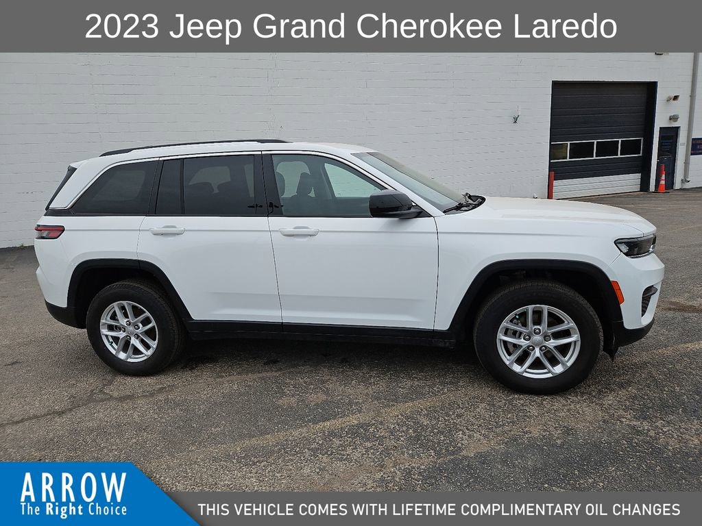 Used 2023 Jeep Grand Cherokee Laredo AWD/4WD image 14