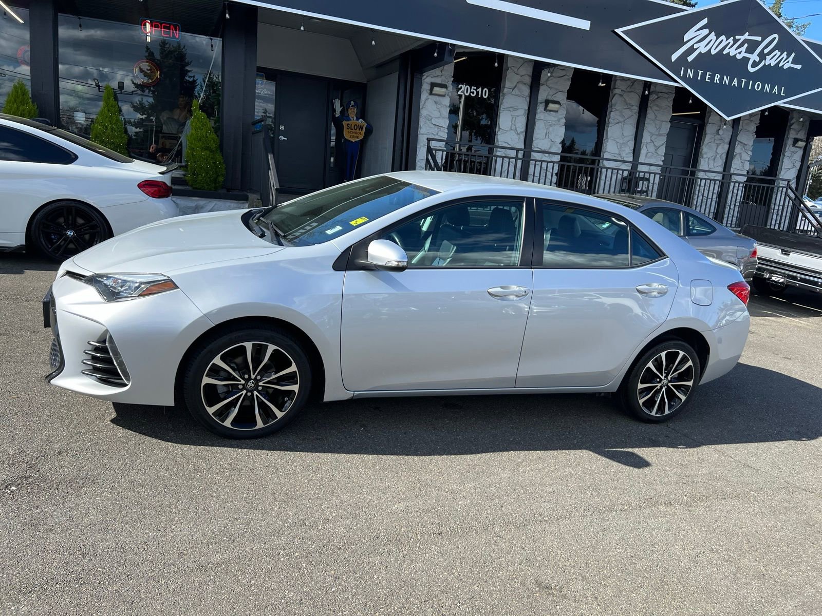 Used 2017 Toyota Corolla SE w/ Carpet Mat Package (TMS) FWD image 2