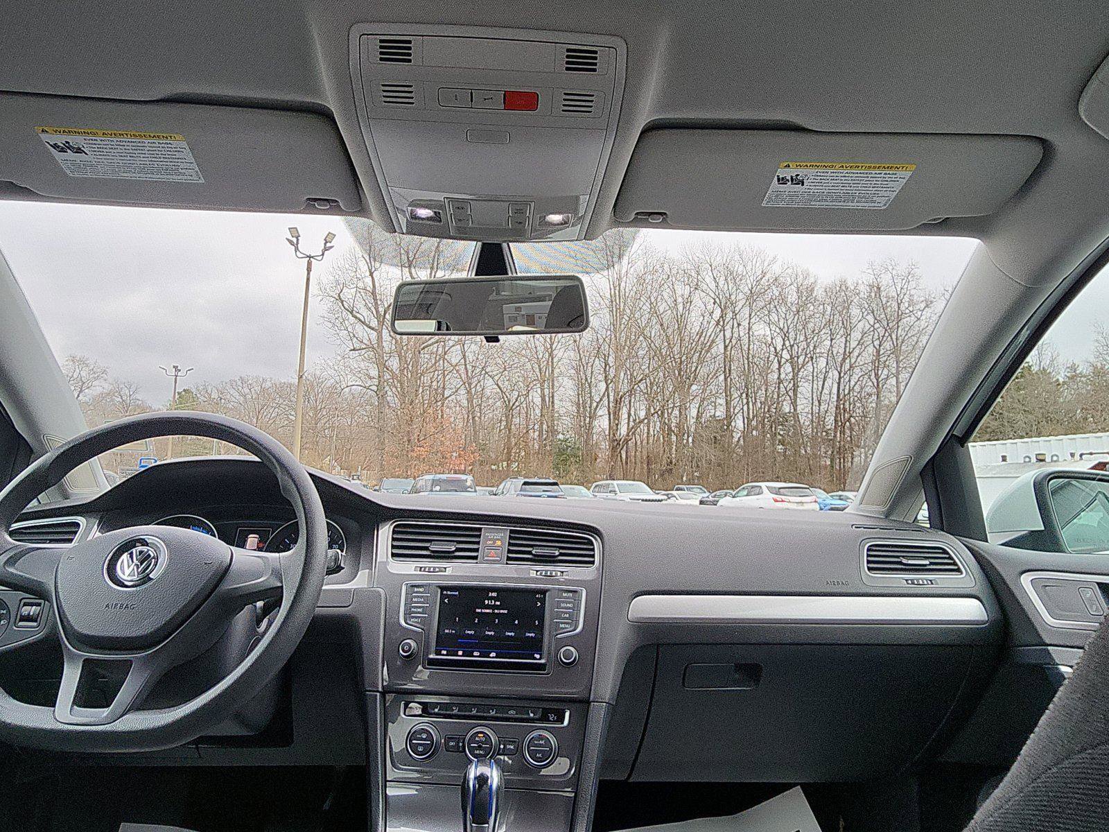 Used 2016 Volkswagen e-Golf SE w/ DC Fast Charging Package image 24