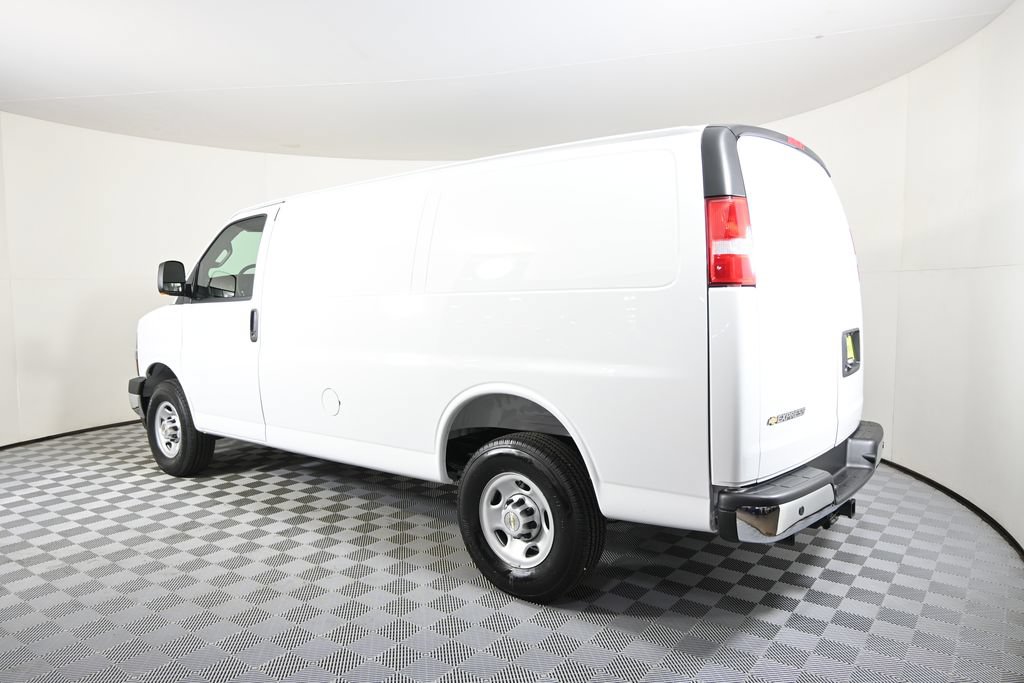 New 2026 Chevrolet Express 3500 w/ Driver Convenience Package RWD image 4